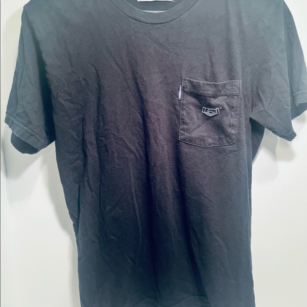 Mens medium commonwealth for‎ the greater good handshake t-shirt.